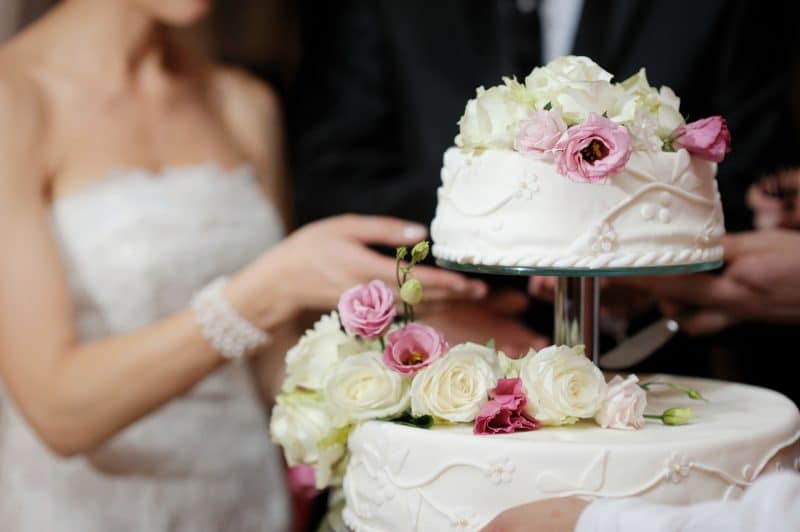 How to support your wedding cake